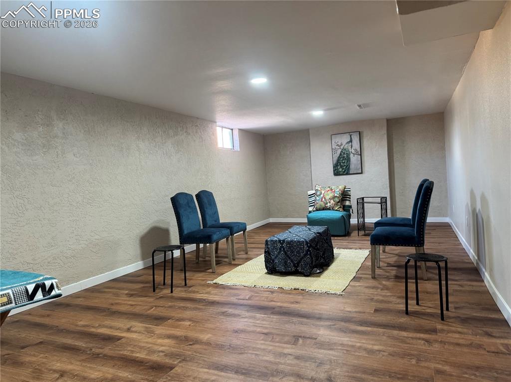 Image 23 of 35: Sitting Room