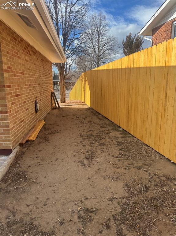 Image 28 of 35: Yard