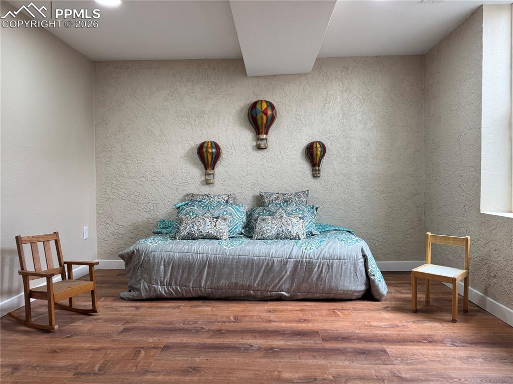 Image 31 of 35: Bedroom