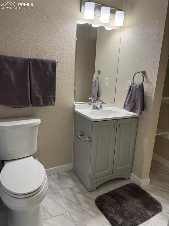 Image 33 of 35: Bathroom