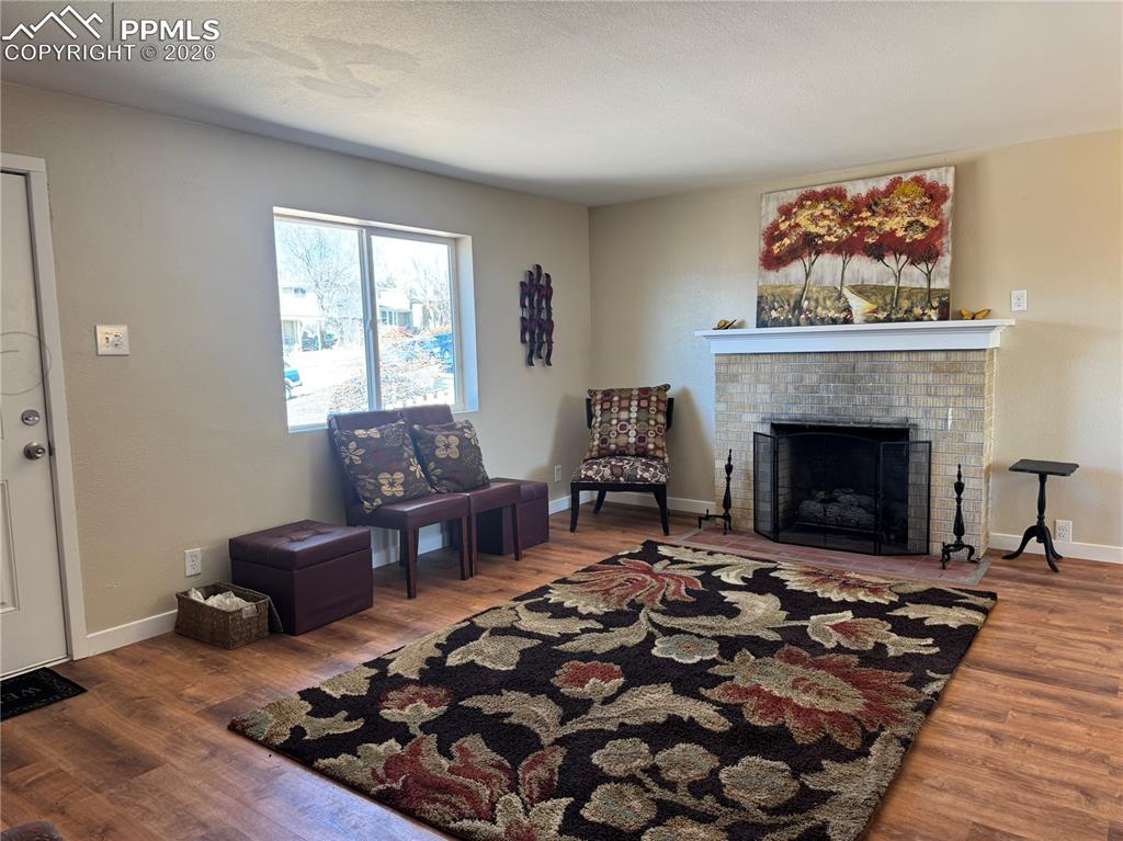 Image 5 of 35: Living Room