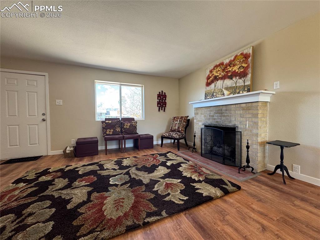 Image 7 of 35: Living Room