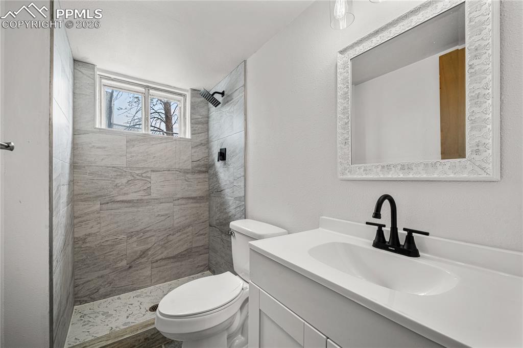 Image 16 of 29: Bathroom