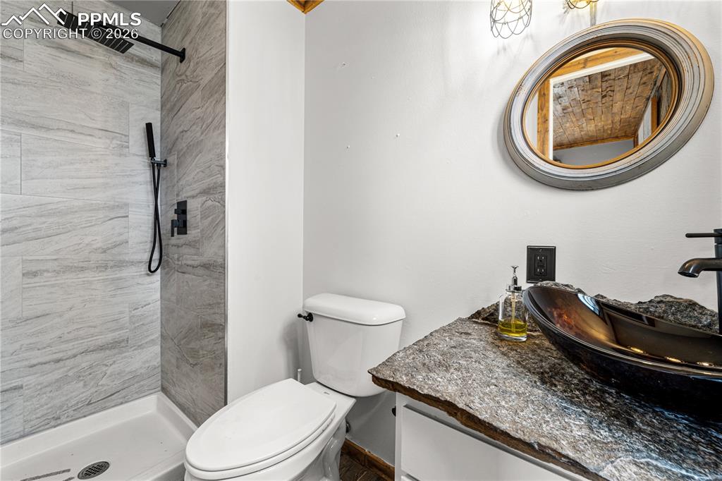 Image 17 of 29: Bathroom