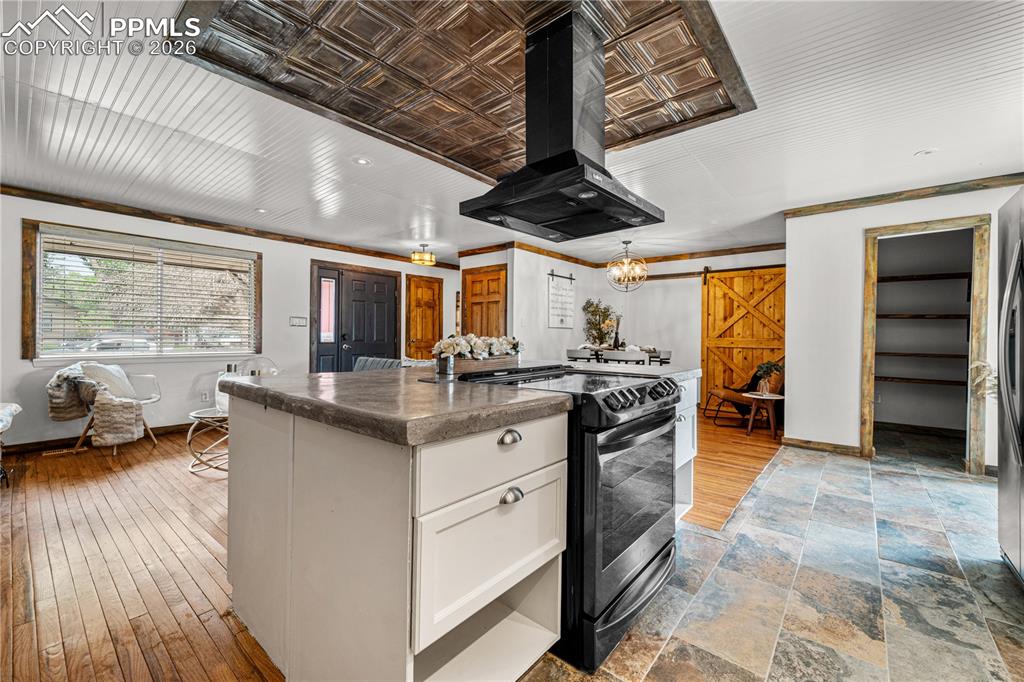 Image 4 of 29: Kitchen