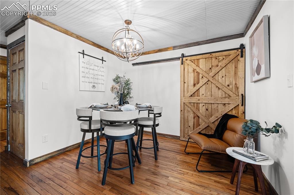 Image 8 of 29: Dining Area