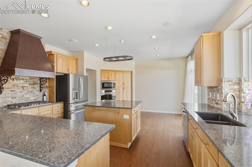 Image 13 of 46: Kitchen