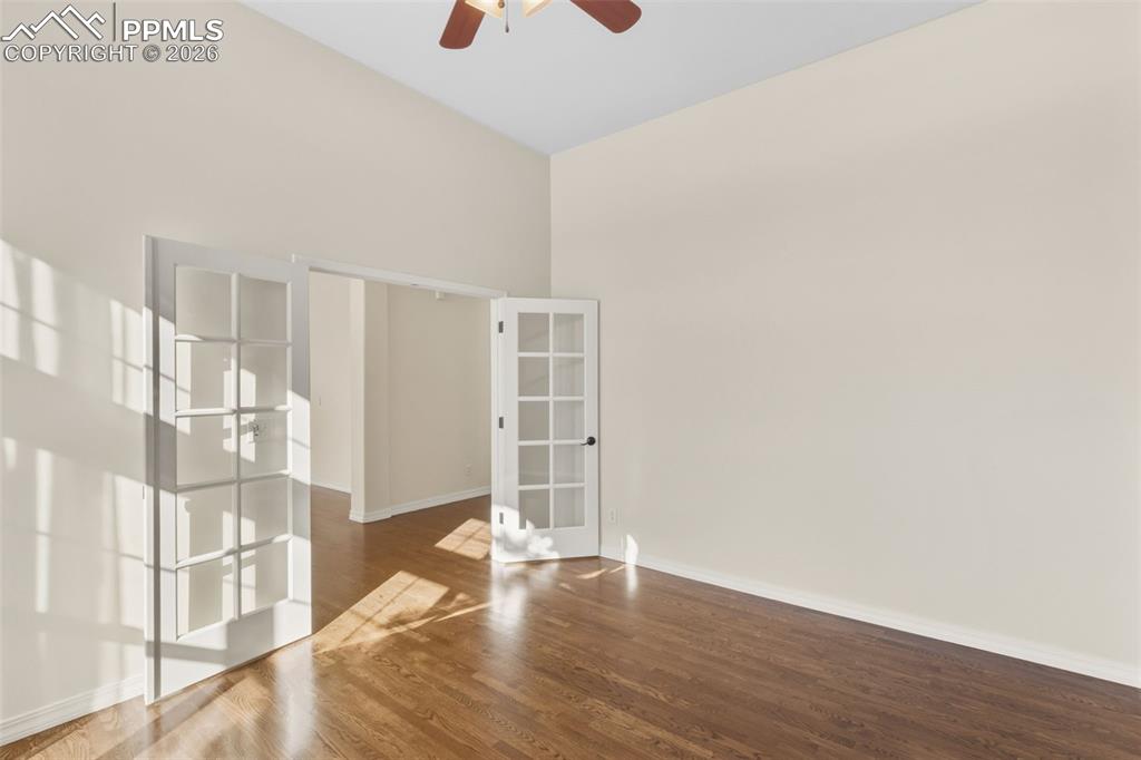 Image 17 of 46: Office