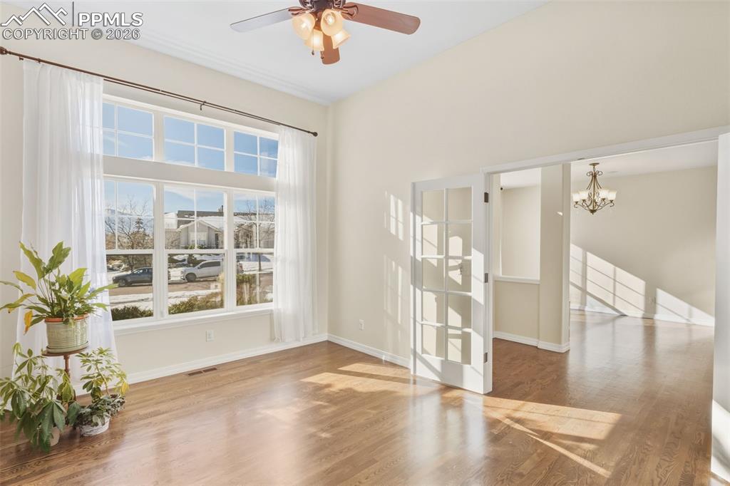 Image 18 of 46: Office