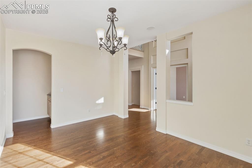 Image 19 of 46: Dining Room