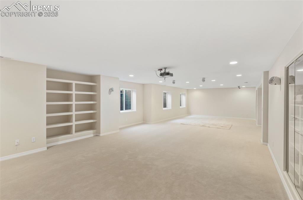 Image 28 of 46: Family Room