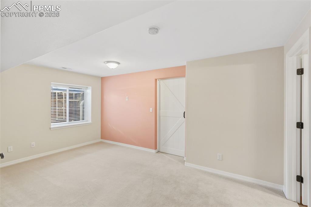 Image 31 of 46: Bedroom