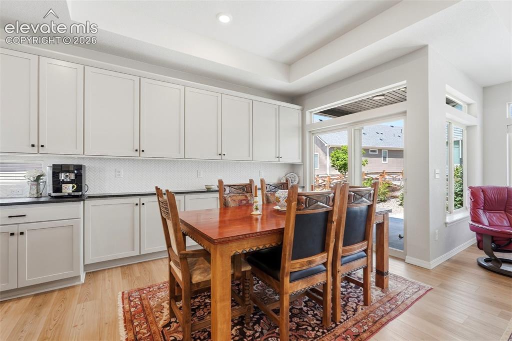 Image 14 of 50: Dining Area