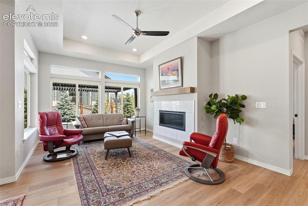Image 18 of 50: Living Room