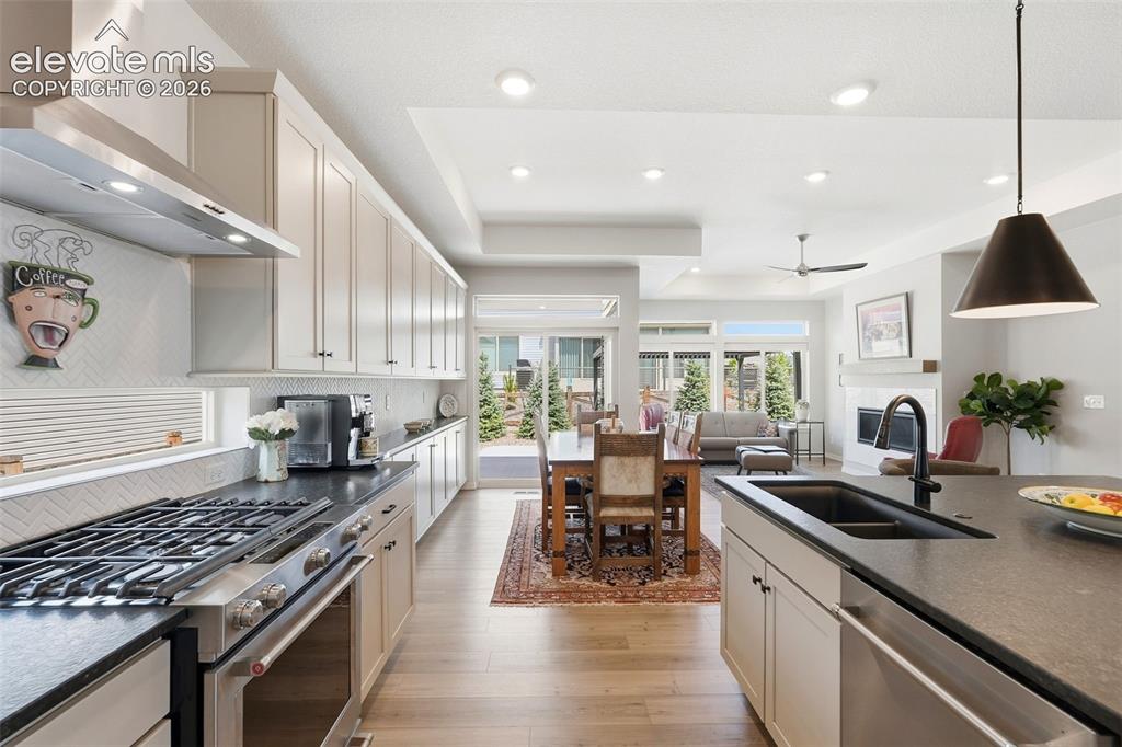 Image 9 of 50: Kitchen