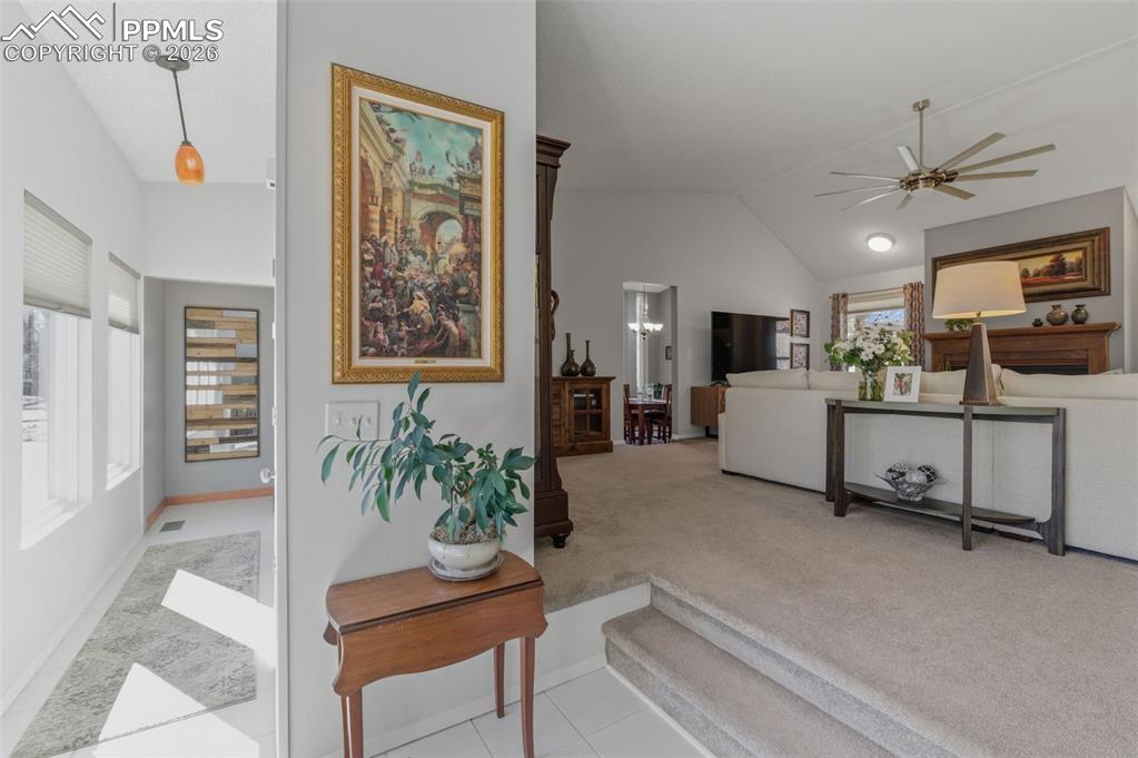 Image 15 of 50: Entry View