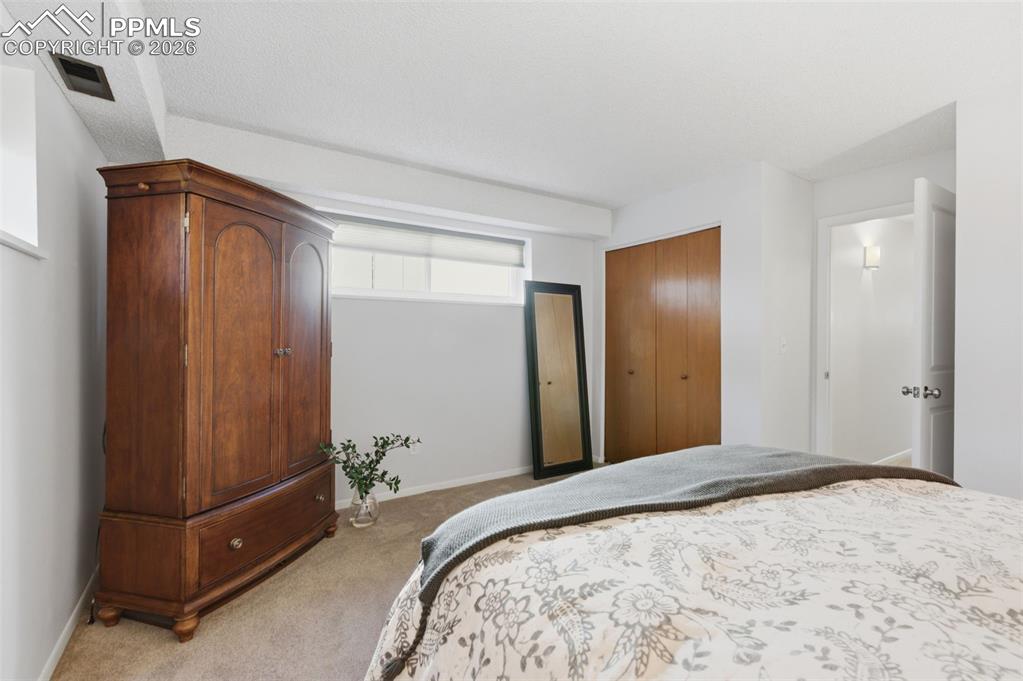 Image 29 of 50: Bedroom