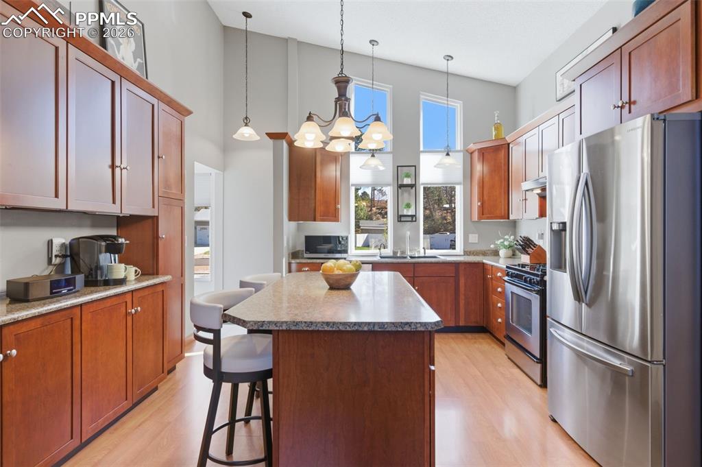 Image 6 of 50: 42" Upper Cabinets