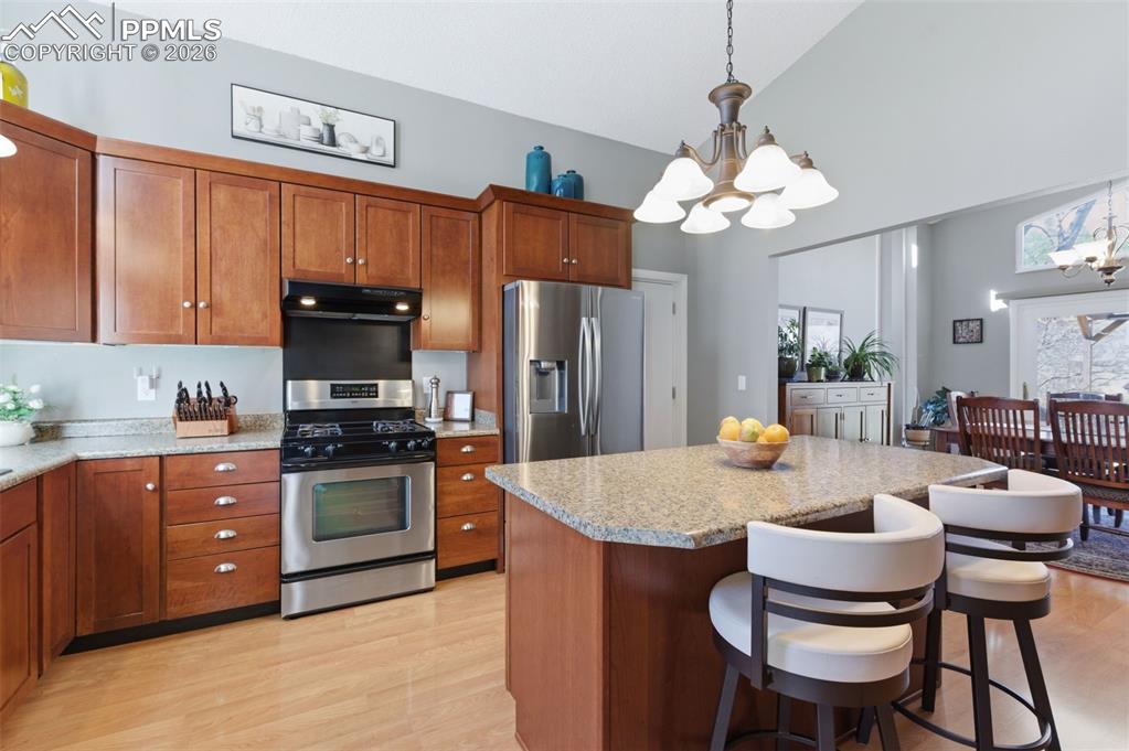 Image 7 of 50: Open And Bright