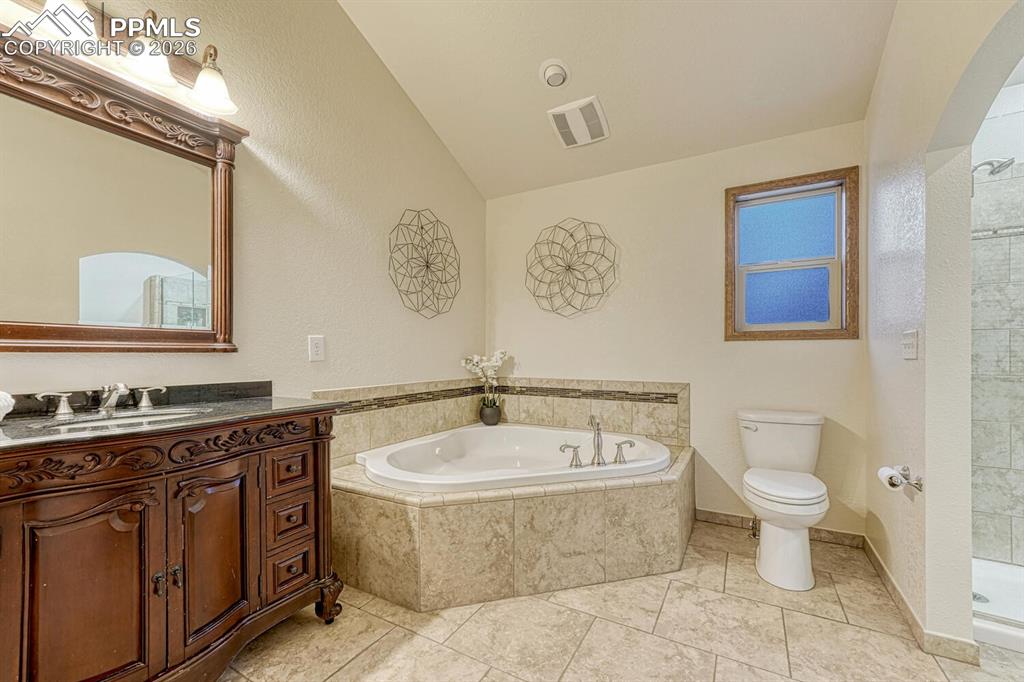 Image 15 of 40: primary 5 piece ensuite