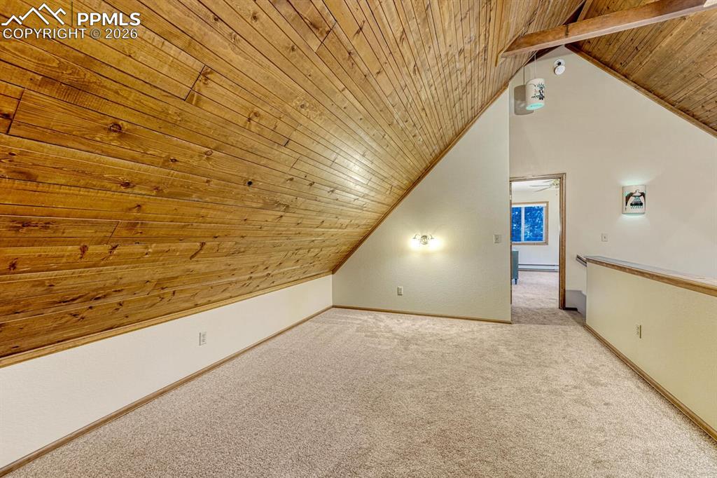 Image 18 of 40: Loft