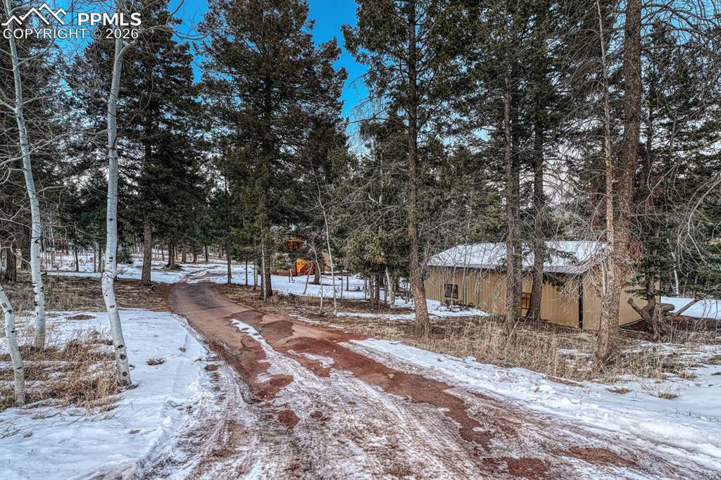 Image 34 of 40: Driveway off of W. Valley Dr.