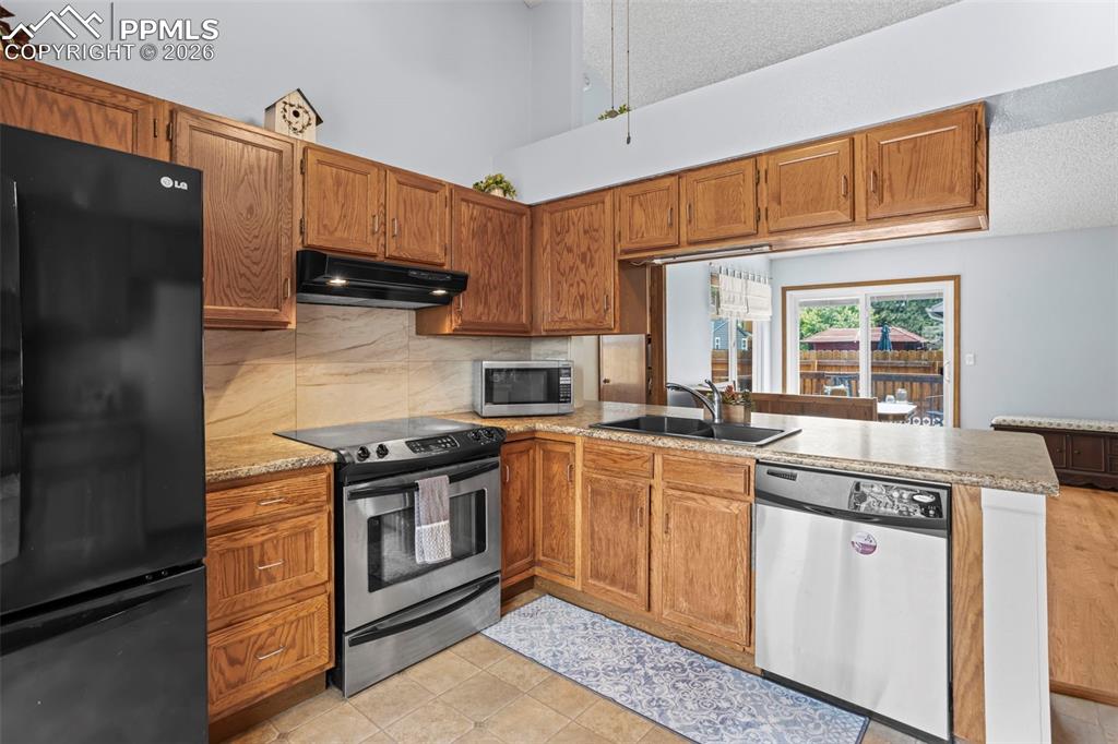 Image 5 of 26: Kitchen