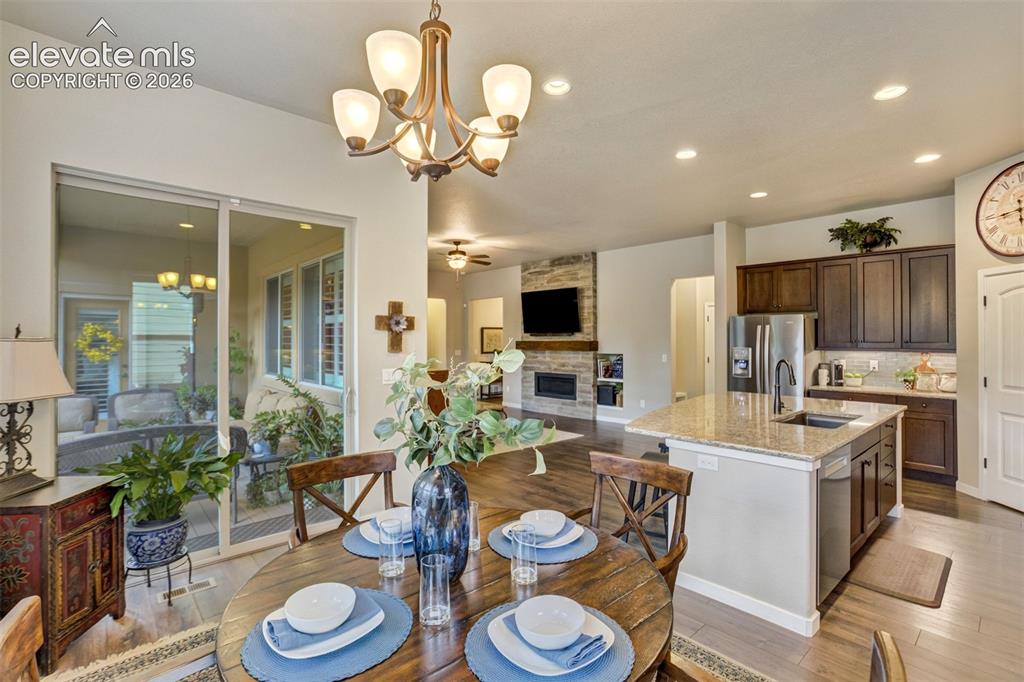 Image 13 of 50: Dining Area