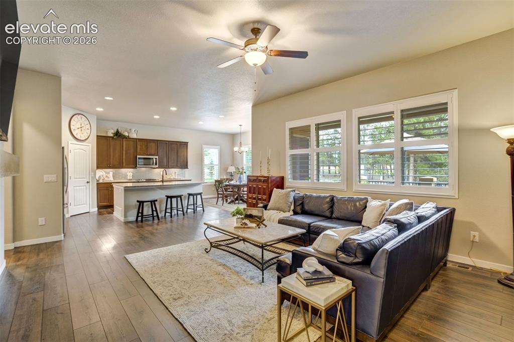 Image 9 of 50: Living Room