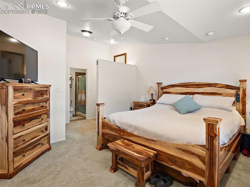 Image 10 of 41: Bedroom