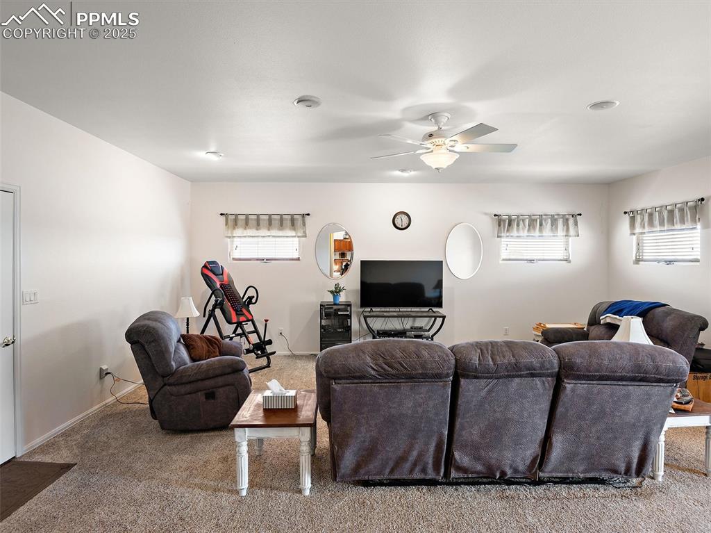 Image 20 of 41: Living Room