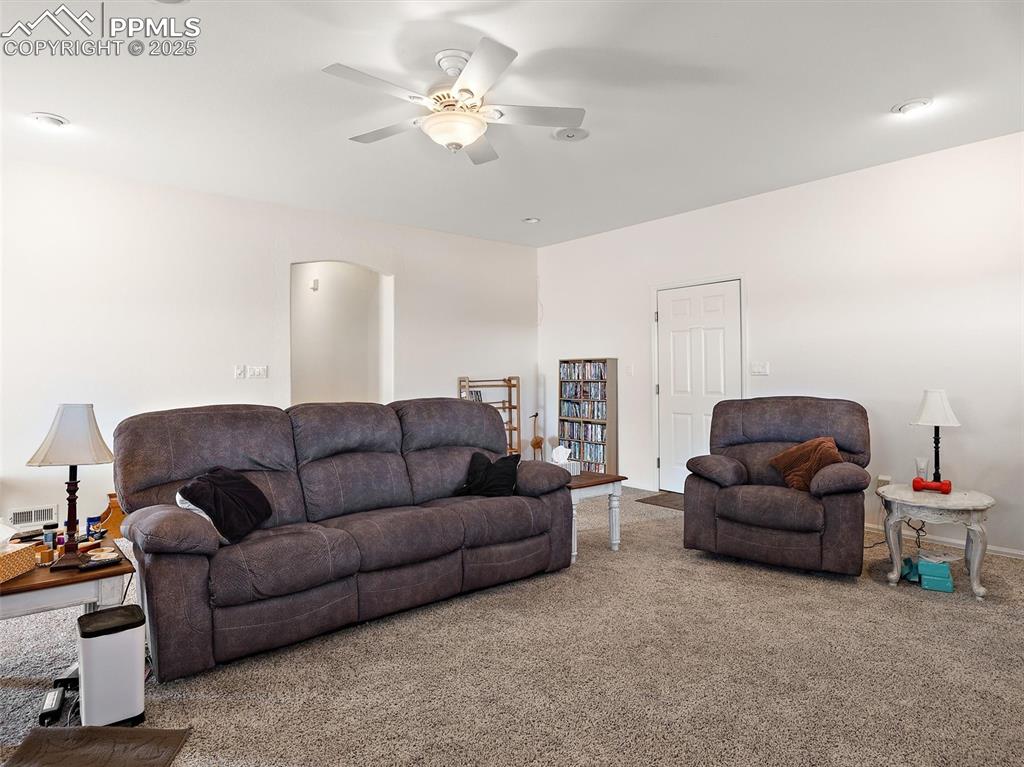 Image 21 of 41: Living Room