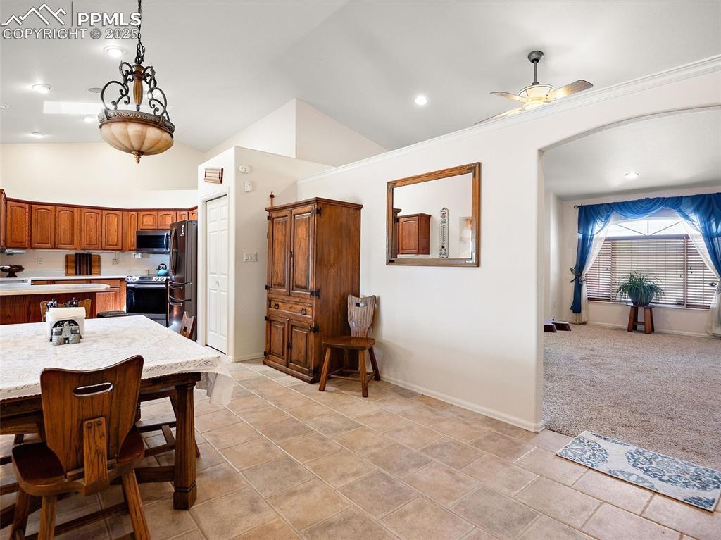 Image 23 of 41: Dining Area