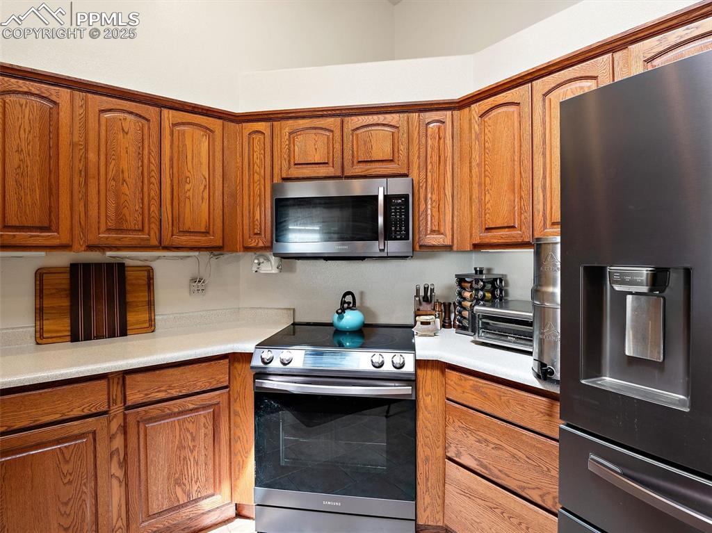 Image 27 of 41: Kitchen