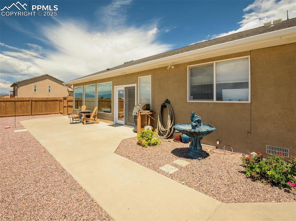 Image 35 of 41: Back of Structure