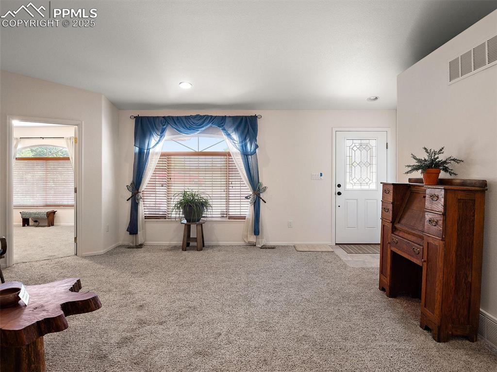 Image 6 of 41: Entry