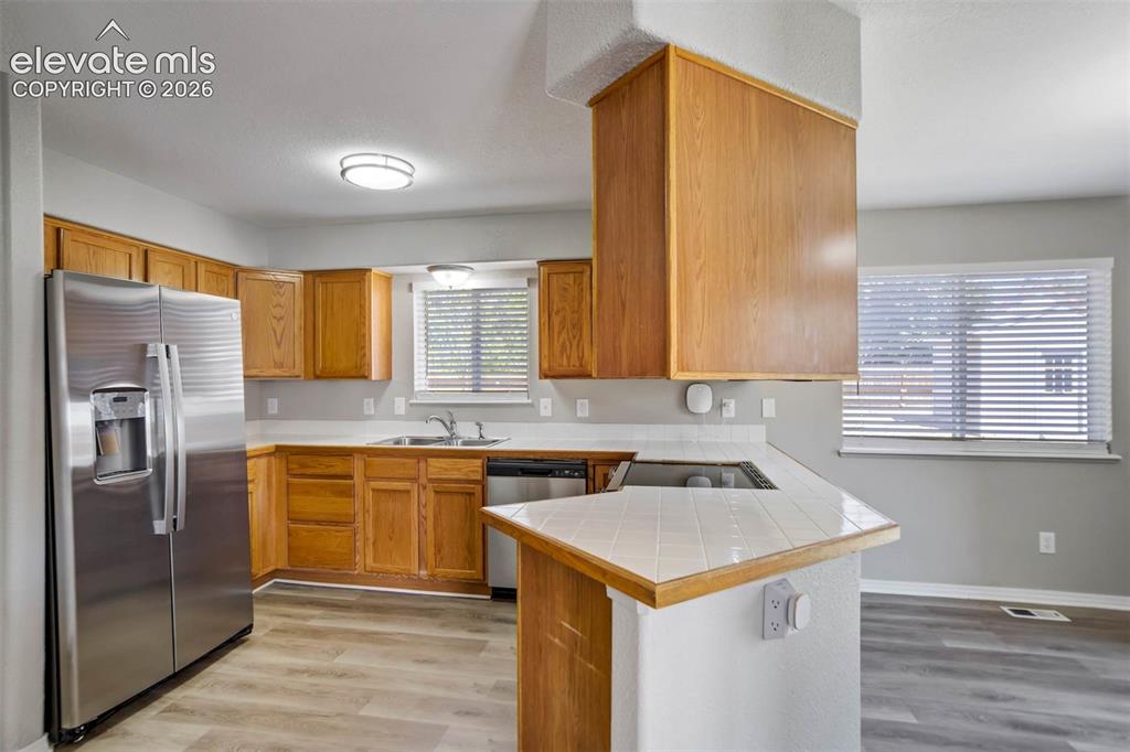 Image 7 of 41: Kitchen