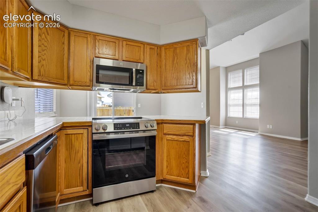 Image 8 of 41: Kitchen