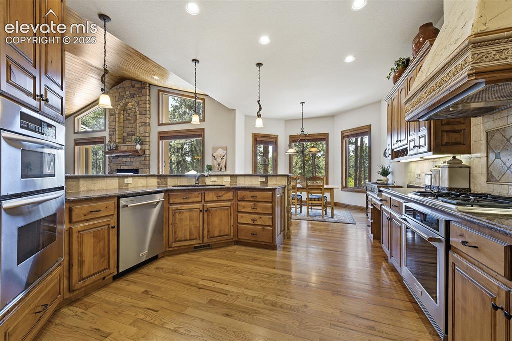 Image 11 of 43: Kitchen