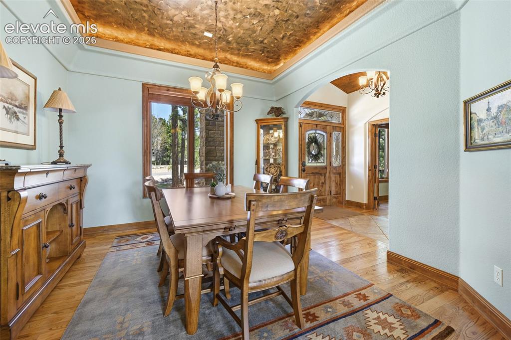Image 13 of 43: Dining Area