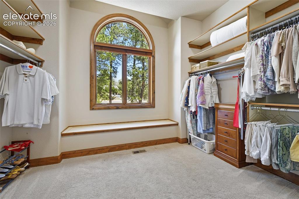 Image 20 of 43: Closet