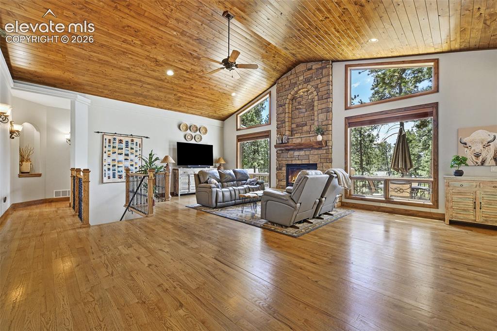 Image 5 of 43: Living Room