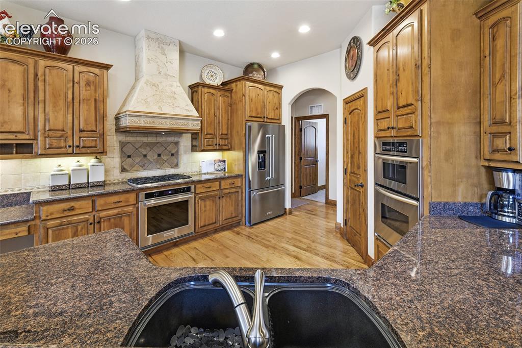 Image 9 of 43: Kitchen