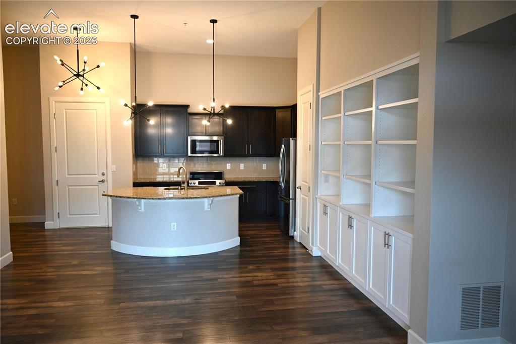 Image 15 of 29: Kitchen