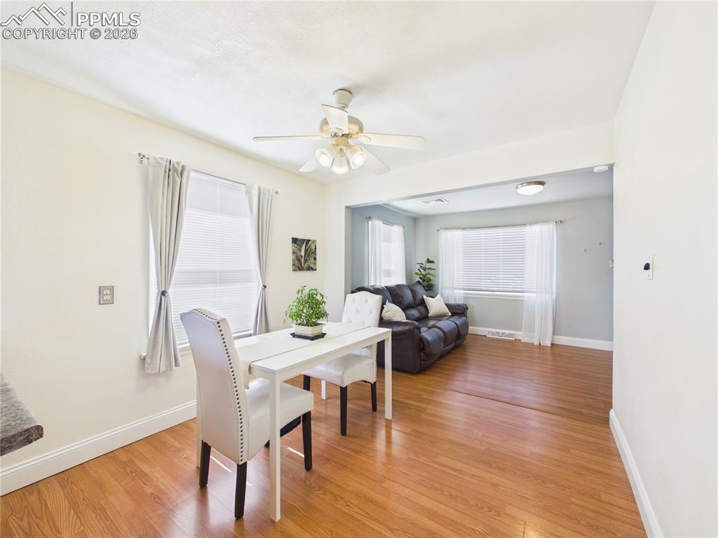 Image 11 of 40: Dining Area