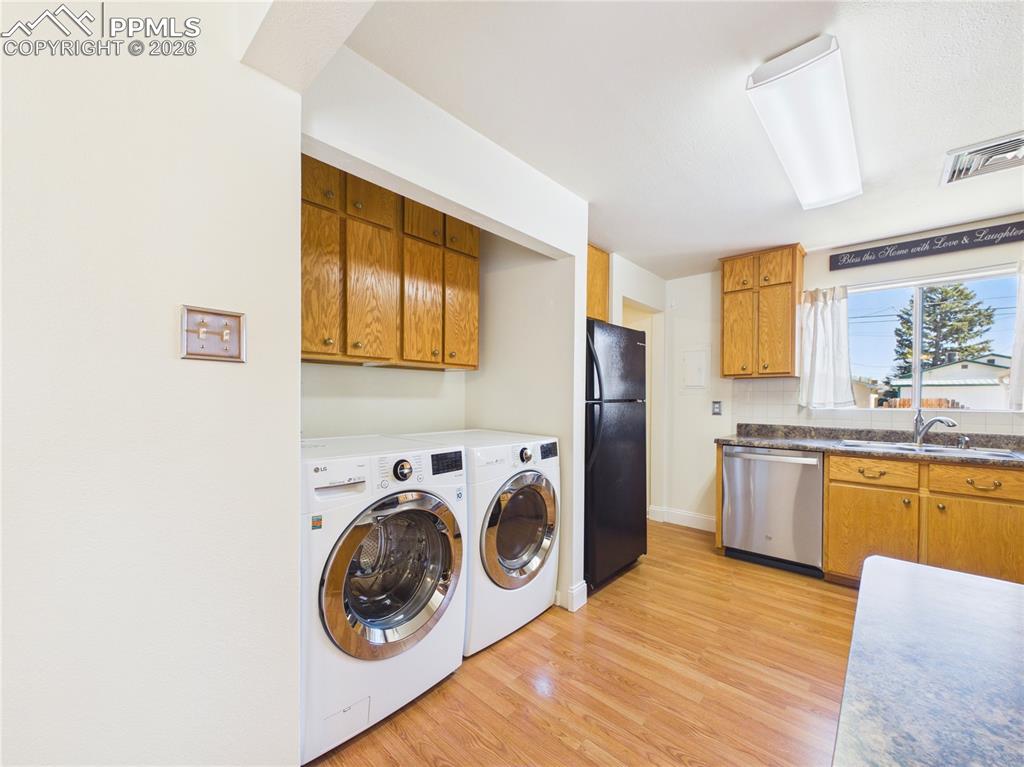 Image 13 of 40: Laundry