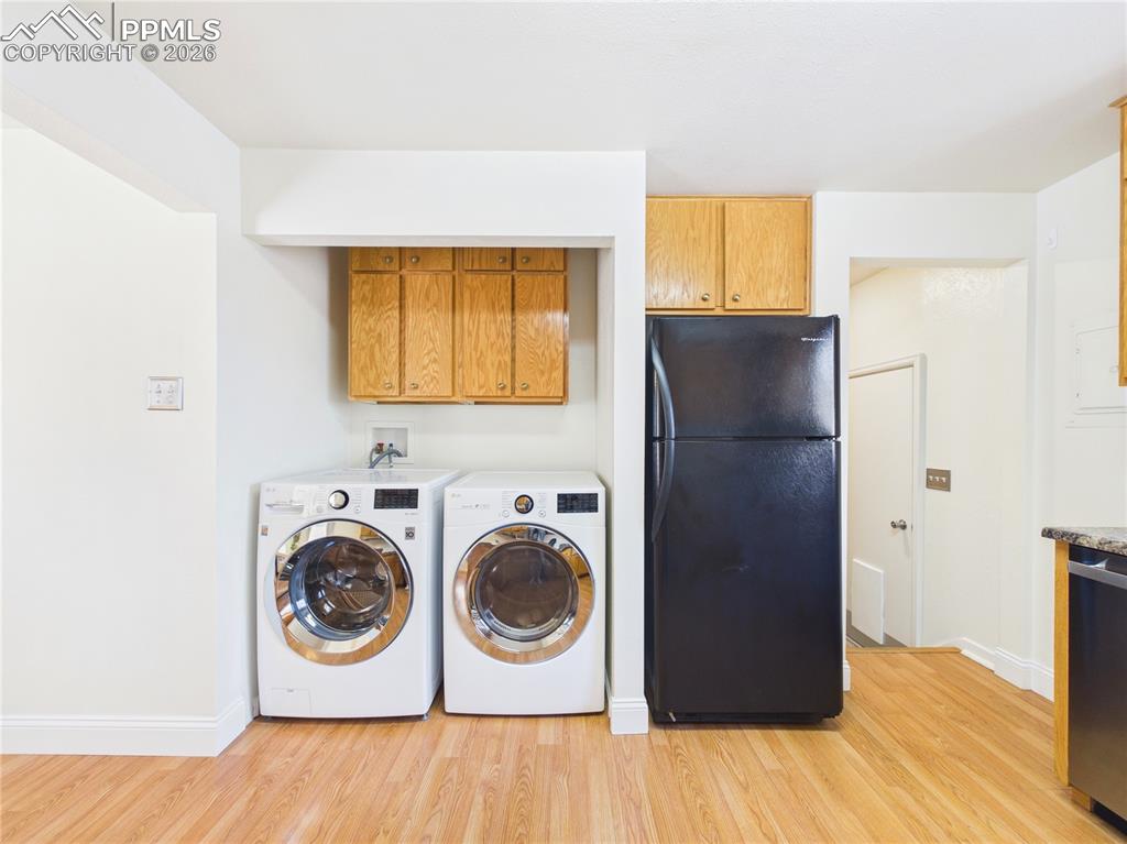 Image 16 of 40: Laundry