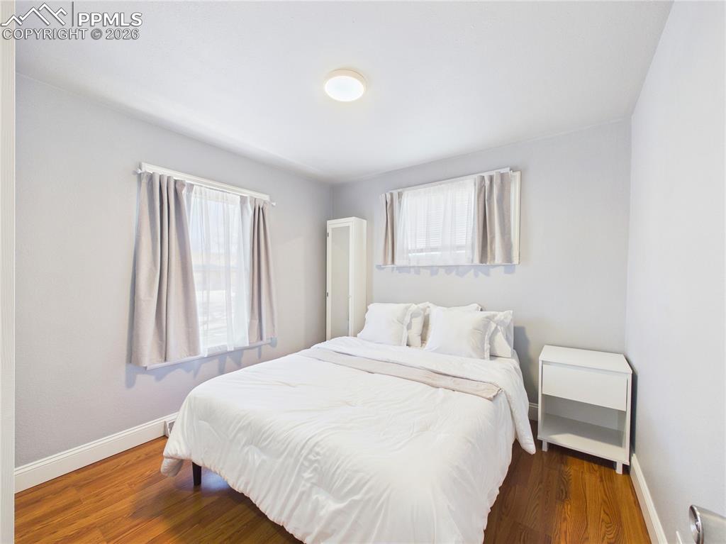 Image 18 of 40: Bedroom