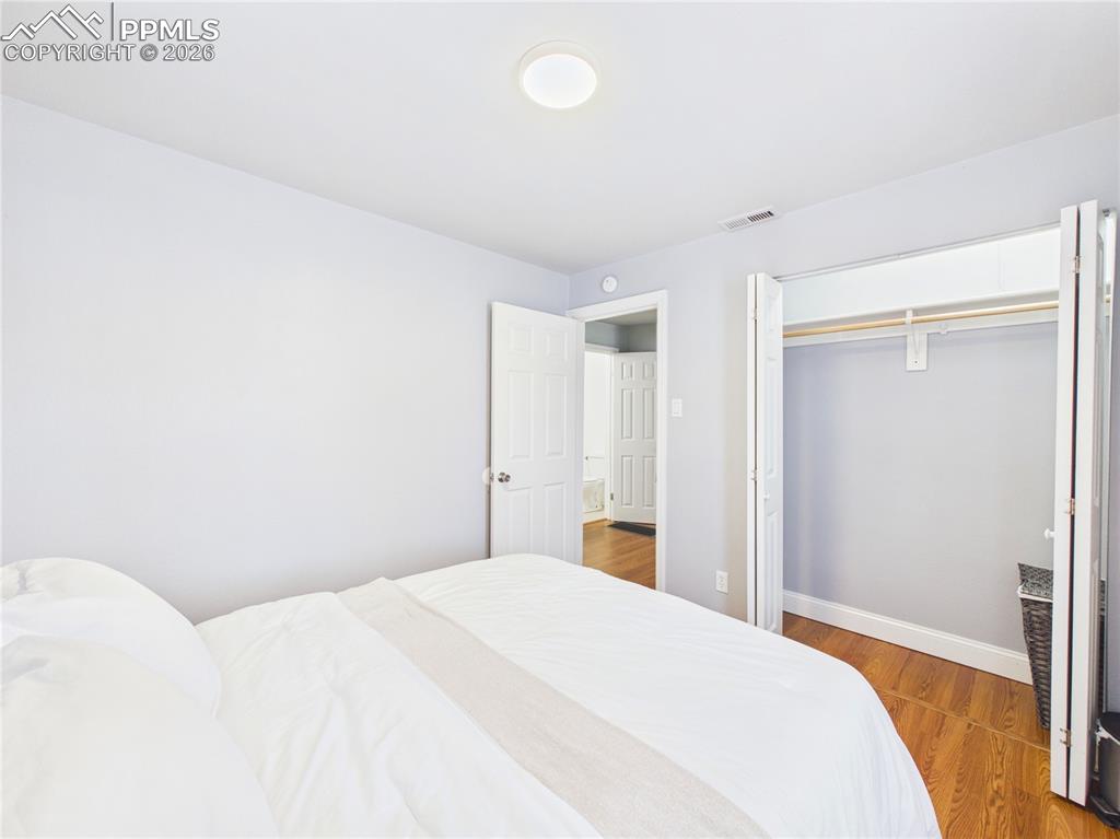 Image 19 of 40: Bedroom