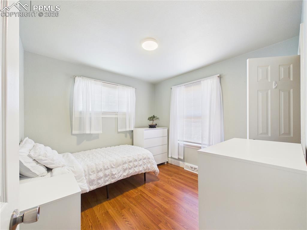 Image 21 of 40: Bedroom